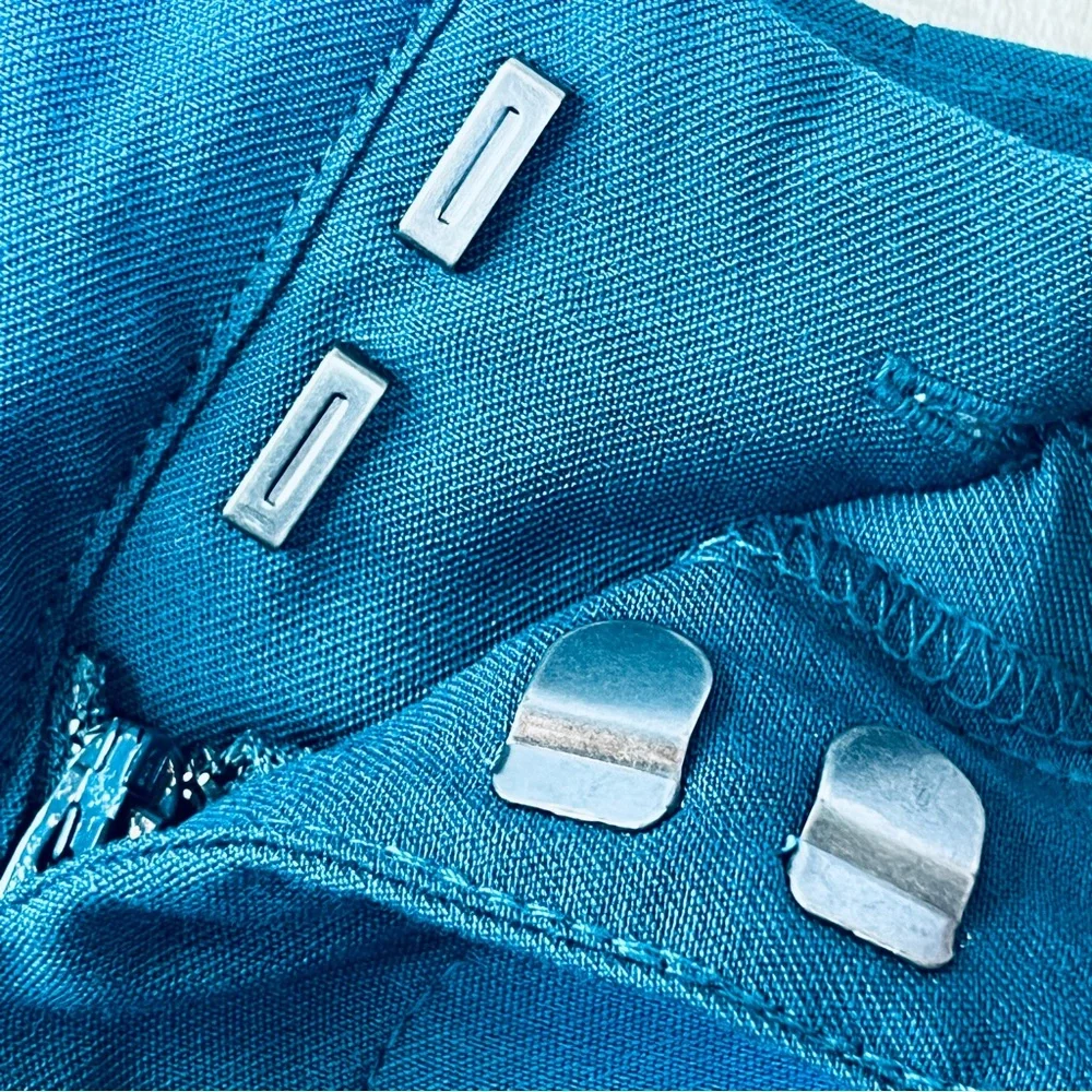 A New Day Size 2 Teal Shorts w/Front Pockets & Belt Loops & Zipper Closure